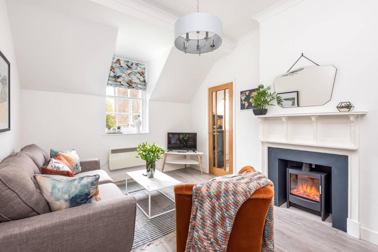 Host & - Feversham House Apartment