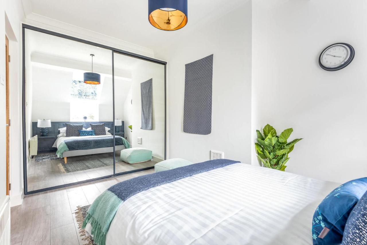 Host & - Feversham House *